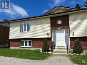 Building Photo - 217 Sarah Ct