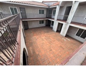Building Photo - 501 S Grevillea Ave