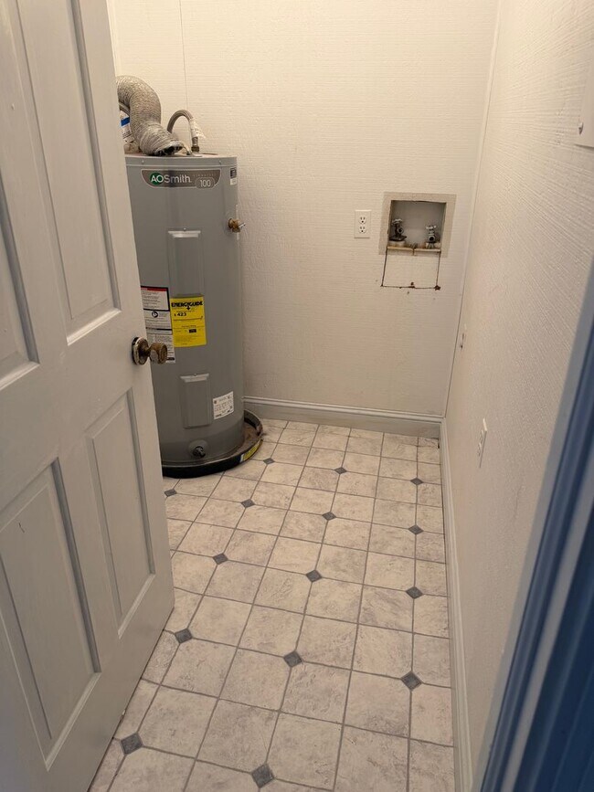 Foto del edificio - 915 S Kates Ln