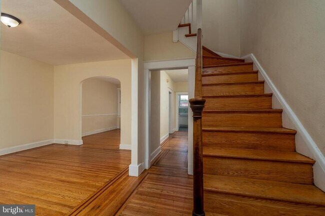 Building Photo - 2645 Chesterfield Ave
