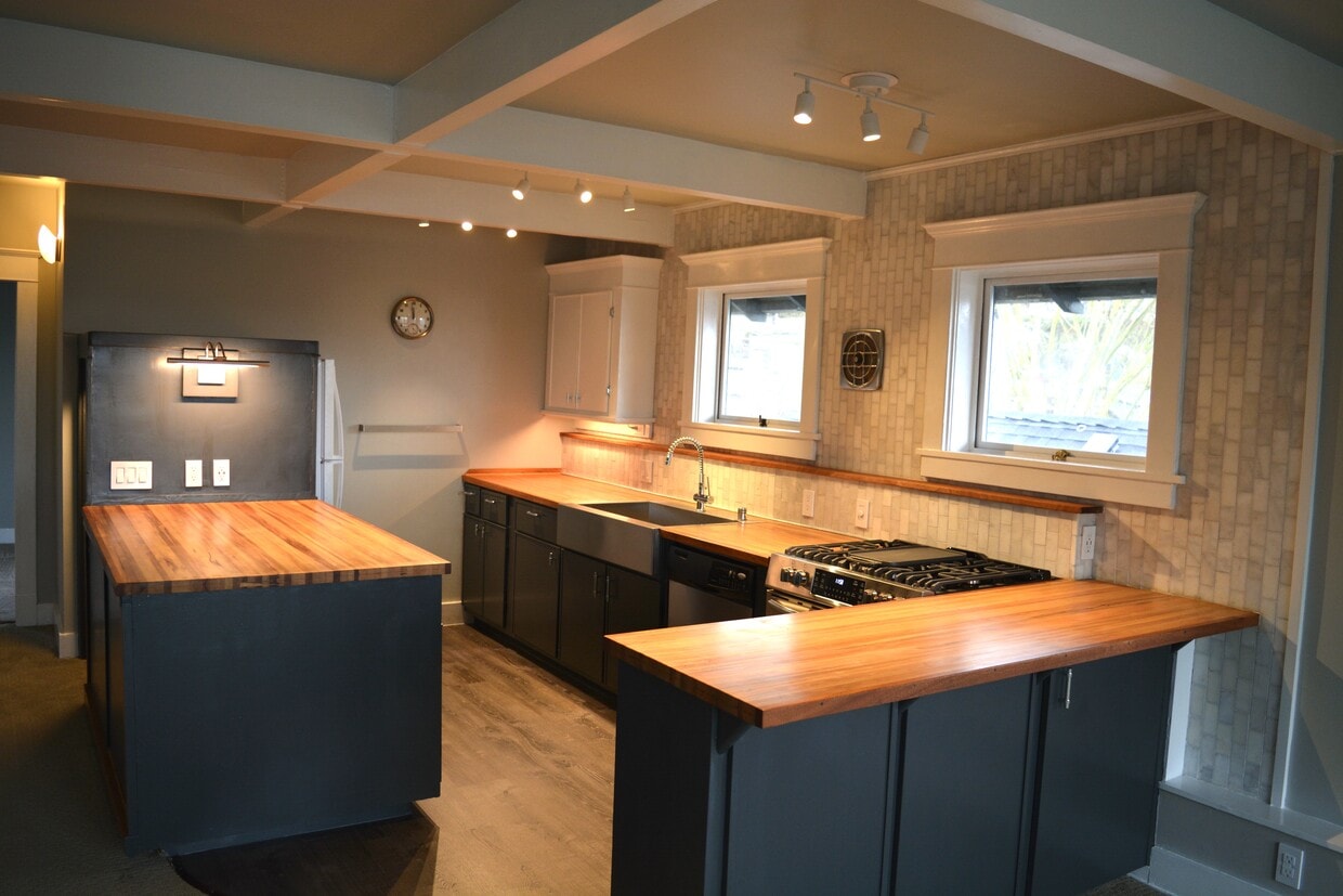 Big, open-plan kitchen. - 1929 10th Ave W