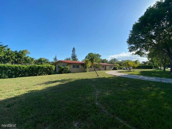 Foto del edificio - 4 br, 3 bath House - 6400 SW 112th St