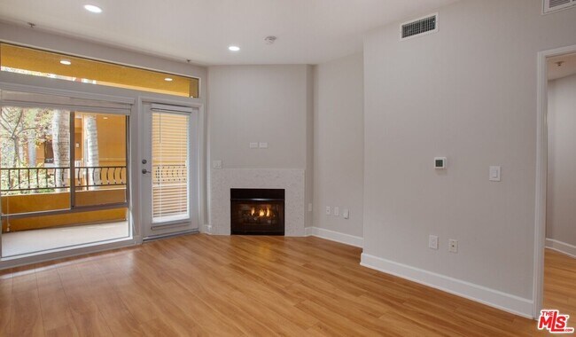 Foto del edificio - 344 Hauser Blvd