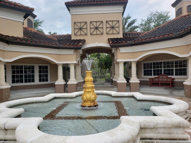Foto del edificio - 14013 Fairway Island Dr