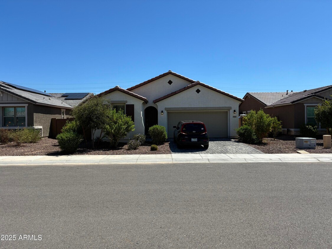 Primary Photo - 813 S 107th Dr
