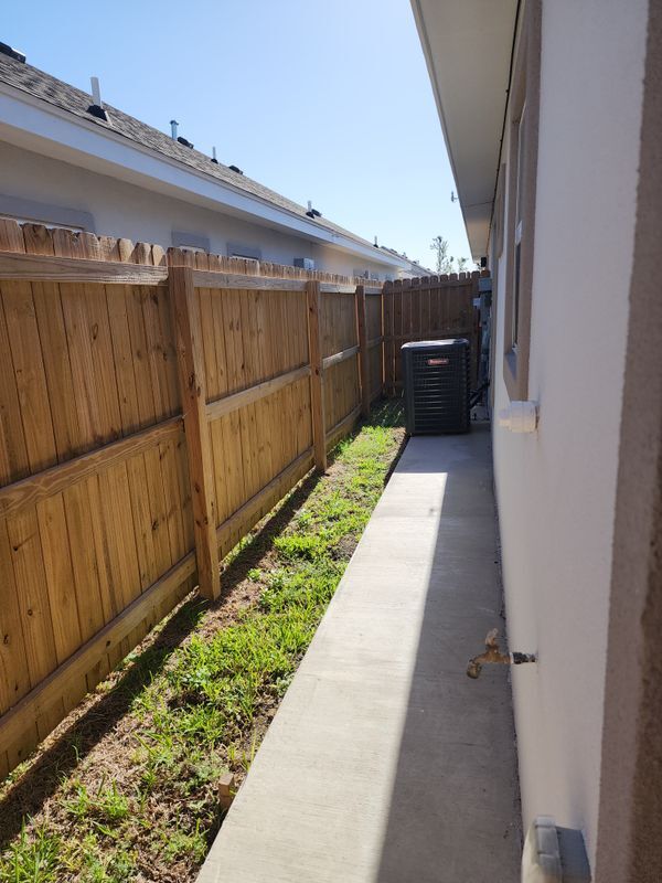 Foto del edificio - 1018 N Woodson Ave
