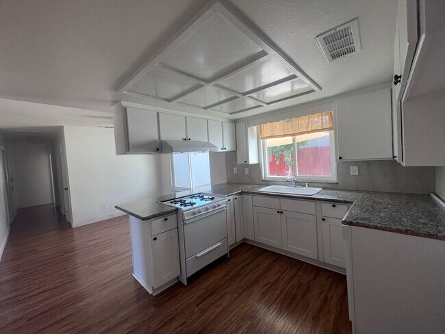 Foto del edificio - 1023 W Evergreen Ct