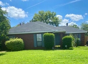 Building Photo - 7066 Buckram Oak Dr