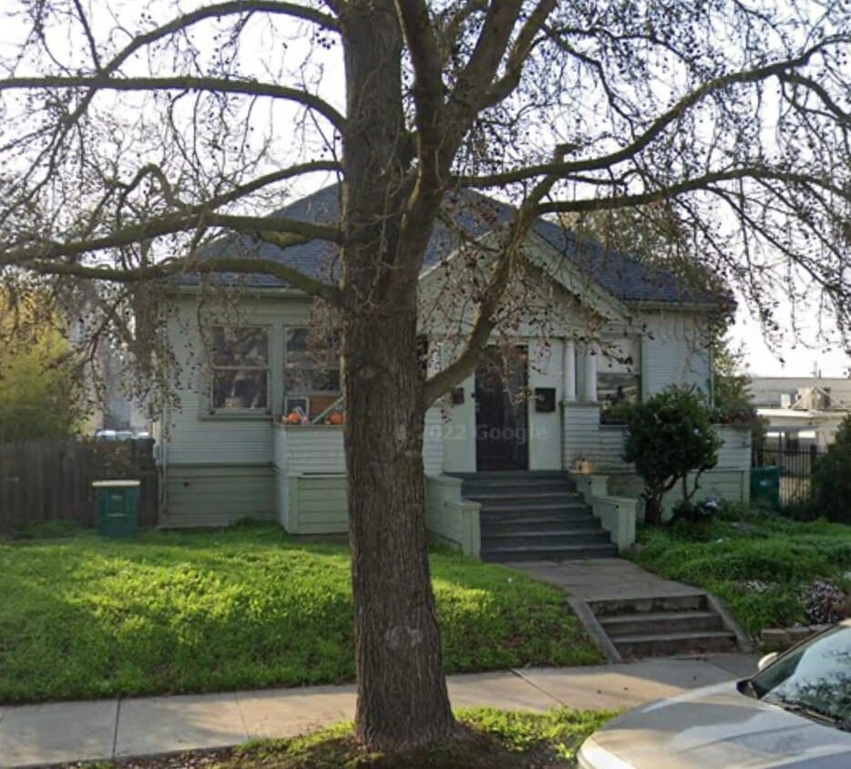 Primary Photo - 140 E Rose St