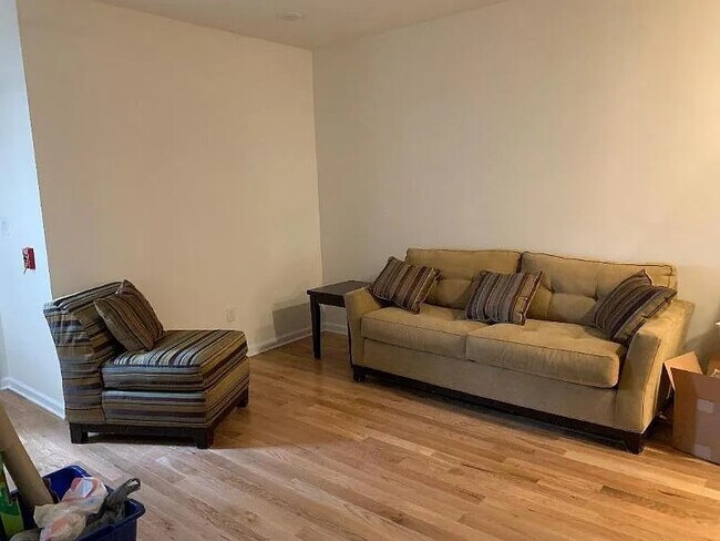 SALA DE ESTAR - 303 NORTH 41ST STREET 1ST FLOOR REAR