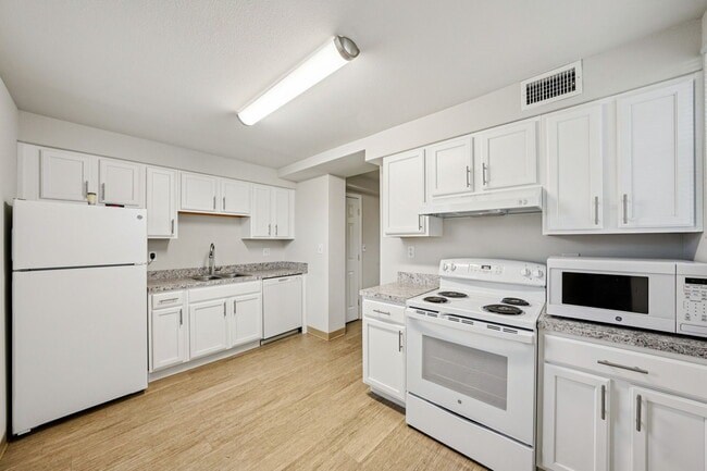 Building Photo - Palmetto on West