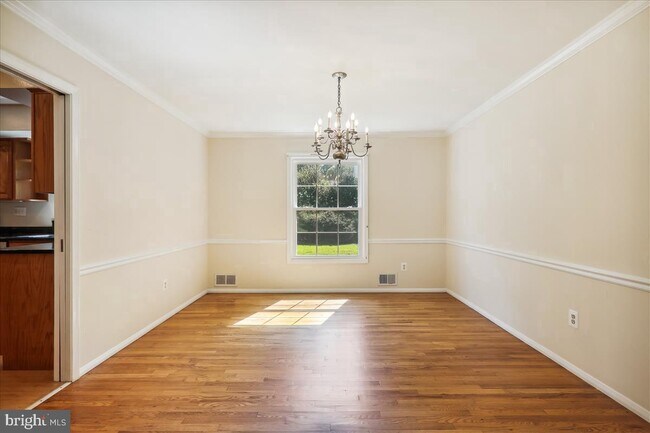 Foto del edificio - 8709 Sleepy Hollow Ln