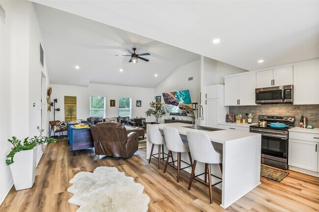 Foto del edificio - 2550 Roy Cir