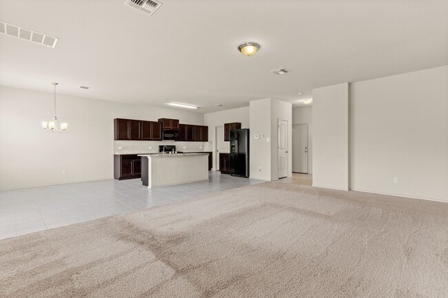 Building Photo - Large 4 bedroom in Cottonwood Creek!