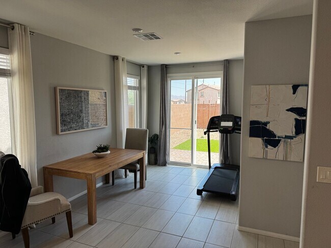 Foto del edificio - Furnished Executive Rental. Former 2021 Beazer Model Home.