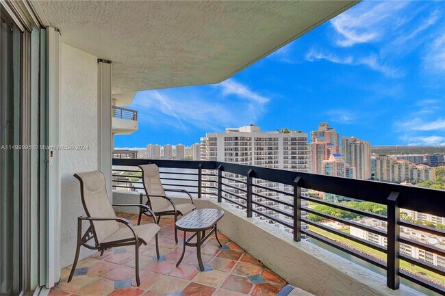 Foto del edificio - 3500 Mystic Pointe Dr