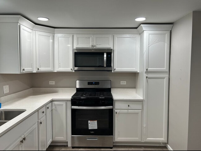 Kitchen - 1039 David Dr