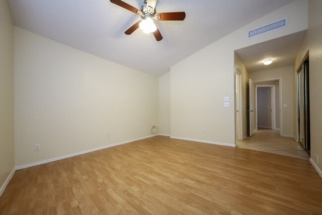 Building Photo - 1656 W Wood Crest Ct