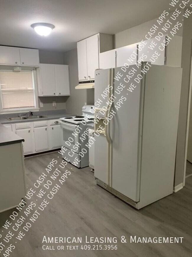Foto del edificio - 1306 Jordan Ave