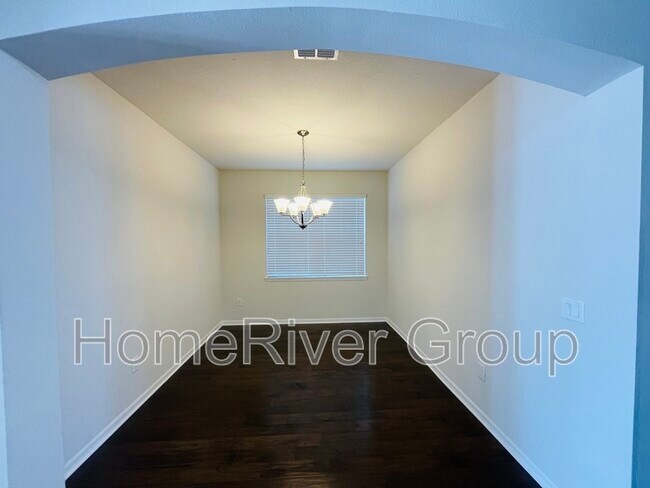 Foto del edificio - 11310 Leland Groves Dr