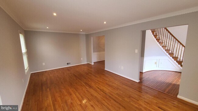 Building Photo - 6014 Bradmore St