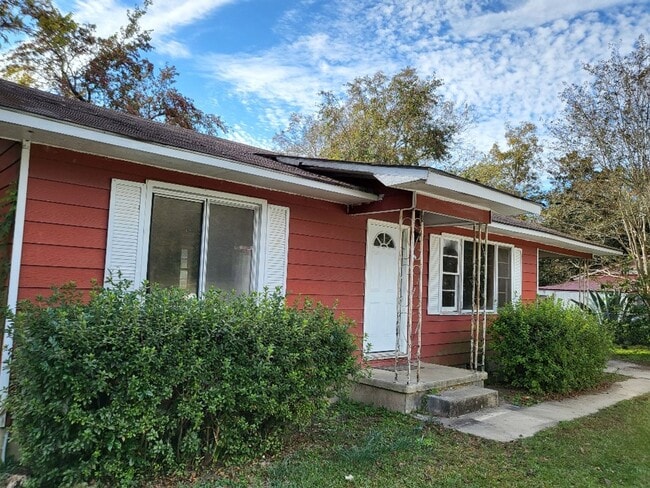 Building Photo - Coming Soon, still occupied.