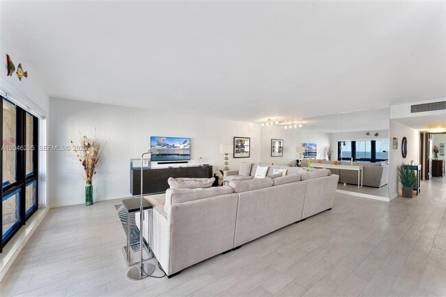 Building Photo - 5100 N Ocean Blvd