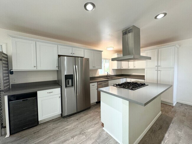 Building Photo - AVAILABLE NOW!!! 2 Bed / 2 Bath Home in Pa...