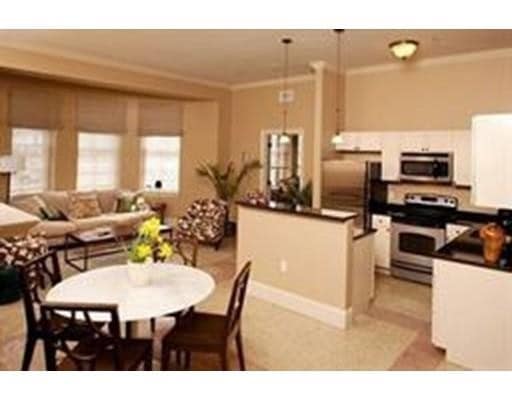 Building Photo - 16 Chestnut St