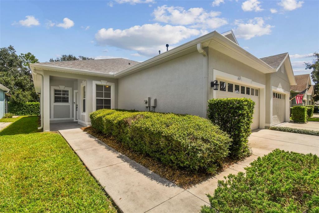 Foto principal - 6919 Surrey Hill Pl
