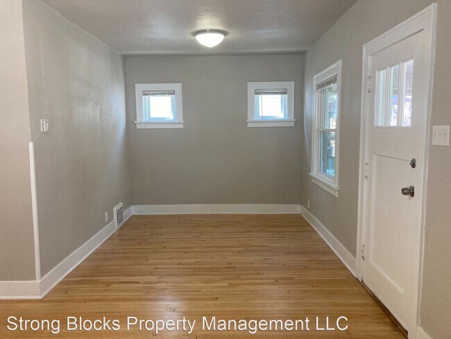 Building Photo - 2 br, 1.5 bath House - 2465 W JUNEAU AVE
