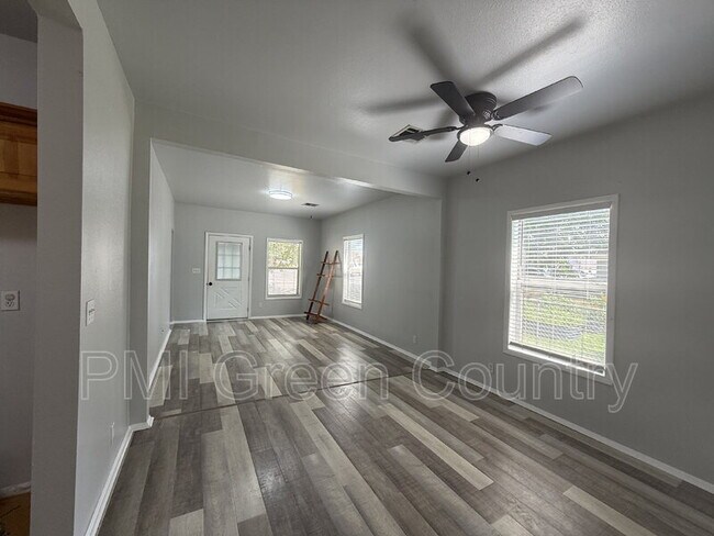 Foto del edificio - 212 W Pecan St