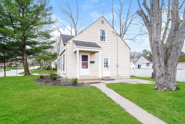 Building Photo - 3-Bedroom Corner Lot Home