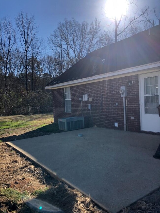 Building Photo - 106 Elm Tree Ln