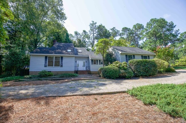 Building Photo - "3-Bedroom Home on Fox Hunt Lane in Southern Pines – Cozy Living Awaits!"
