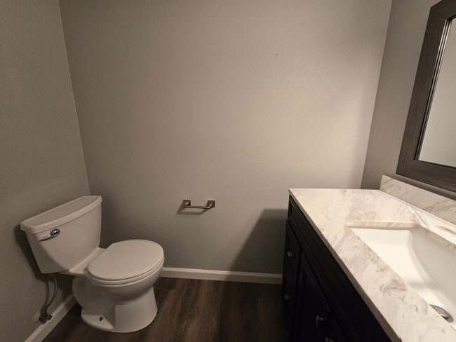 Building Photo - Updated home in Riverside's Hawarden Hills community