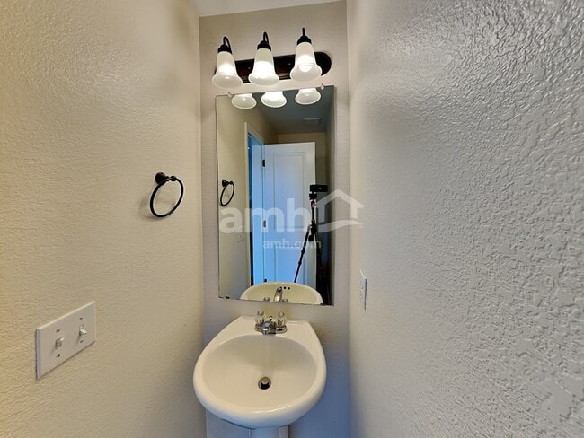 Building Photo - 5546 Malta St