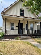 Building Photo - 724 Spencer St