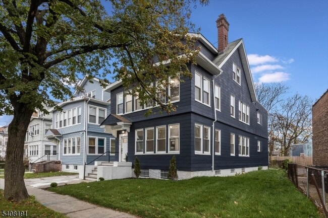 Building Photo - 440 N Grove St