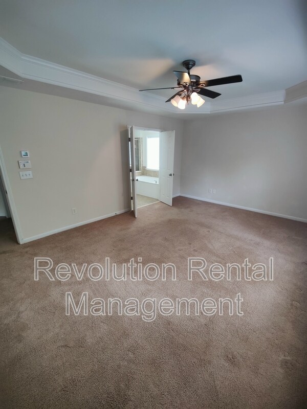 Building Photo - 233 Sumac Tr