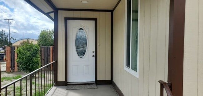 Foto del edificio - Updated Corner Lot Home – 2bd/2ba