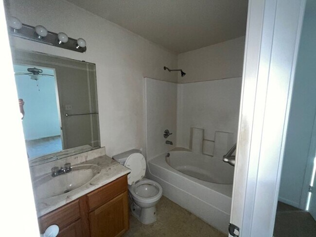 Foto del edificio - 414 Brittney Way