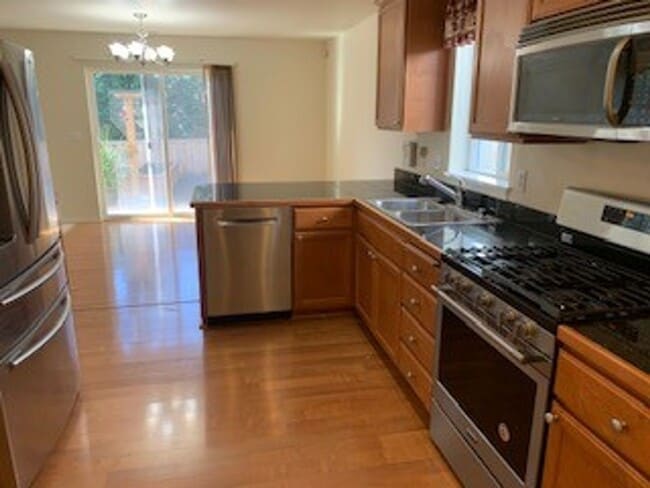 Building Photo - Auburn Home