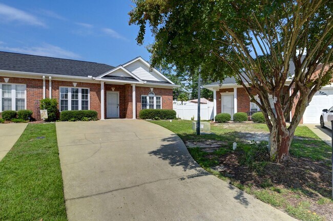 Building Photo - Low-Maintenance 2BR Home with Fenced Yard ...