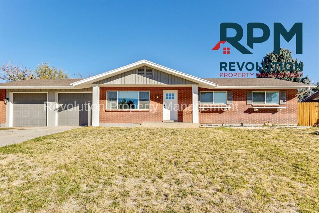 Foto principal - Two bedroom Duplex in Layton!