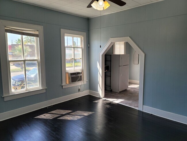 Foto del edificio - 826 Broadway Avenue J