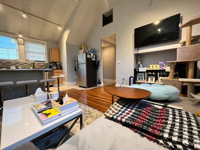 Building Photo - 45 Lincoln St