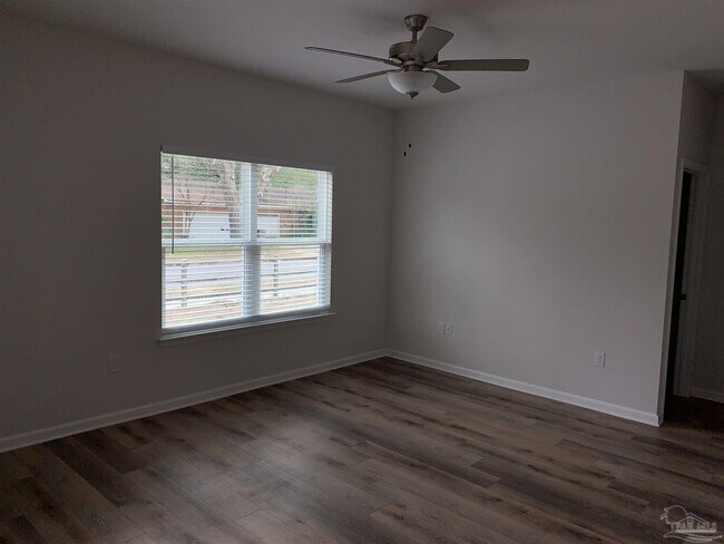 Foto del edificio - 8915 Untreiner Ave