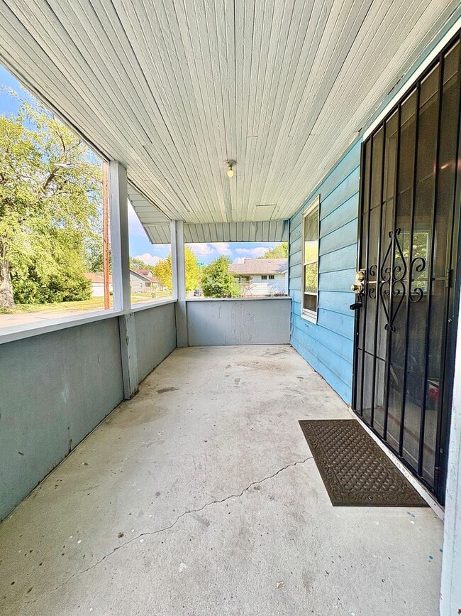 Building Photo - 1246 Bissell St