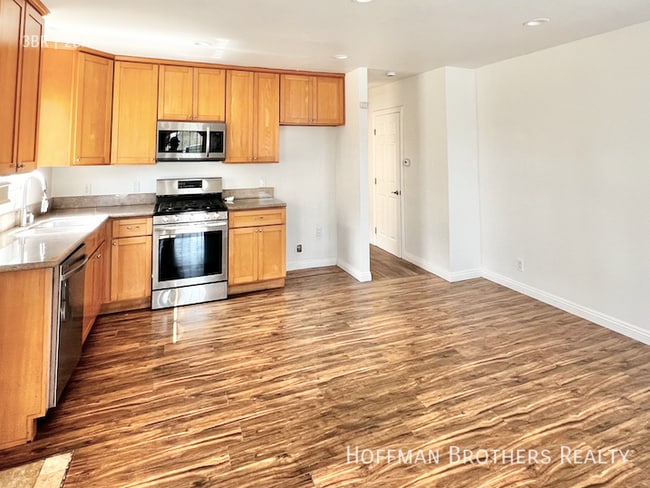 Building Photo - 5507 S Manhattan Pl